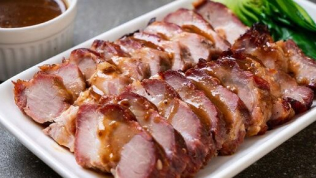 Maiale con involtini di verdure, una ricetta cinese ideale per ogni stagione.