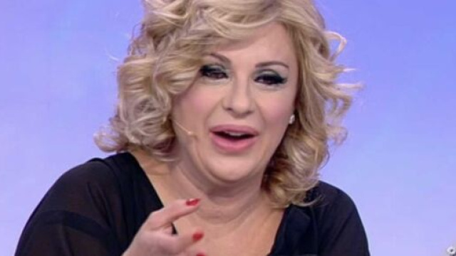 Tina Cipollari assente a Uomini e donne ed &egrave; polemica.