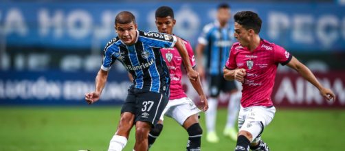 Gr&ecirc;mio deve ir ao mercado para novas contrata&ccedil;&otilde;es (Lucas Uebel/Gr&ecirc;mio)