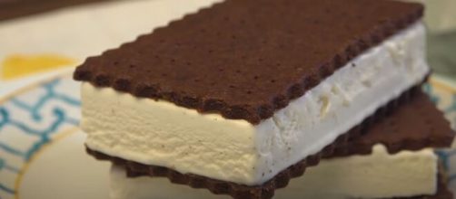 Ice cream sandwich (Image source: MyFavouriteFoods/ChristineCushing/YouTube)