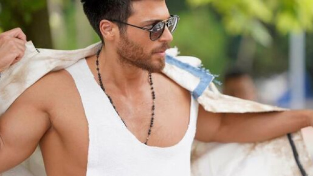 Can Yaman disattiva il profilo Instagram.