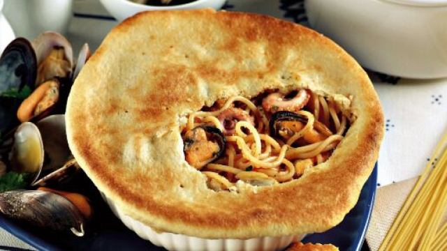 Crostata di peoci e arselle, ottima come piatto unico.