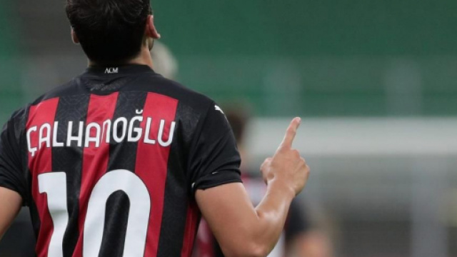 Hakan Calhanoglu potrebbe trasferirsi alla Juventus.