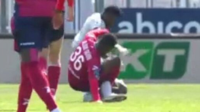 Le tacle de boucher d'Alidu Seidu (Cr&eacute;dit : Twitter BeIN Sport)