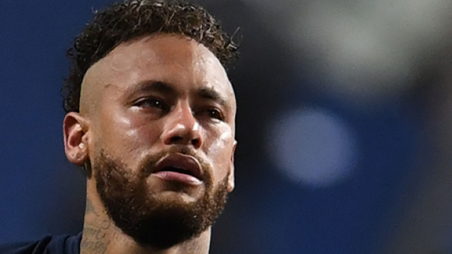 Neymar paga i dipendenti del suo istituto chiuso dal Covid.