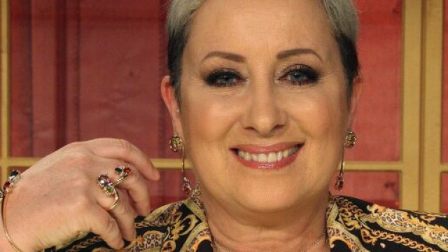 Carolyn Smith a De Martino: 'Perch&eacute; dici che nessuna ballerina pu&ograve; fare Charleston?'.