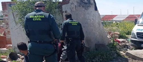 La Guardia Civil detiene a los presuntos ladrones (GUARDIA CIVIL)