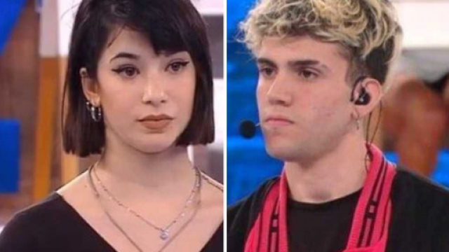 Amici, Martina fuori dalla scuola, gelo con Aka7even e pensiero per Raffaele: 'Spacca amore'.