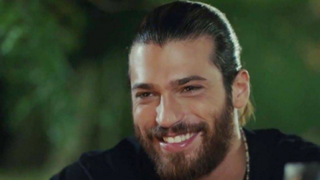 Can Yaman e Diletta, possibile aria di crisi nella coppia: il motivo sarebbe la gelosia di lui.