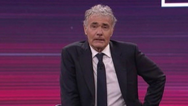 Massimo Giletti accusa un lieve malore durante Non &egrave; l'Arena.