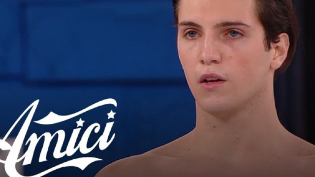 Anticipazioni Amici, 3&deg; serale: Arisa-Lorella vincono due manche, Tommy via tra le lacrime.