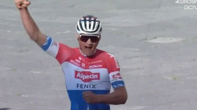 Mathieu Van der Poel, la vittoria alla Strade Bianche.