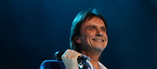 Roberto Carlos ganha felicita&ccedil;&otilde;es (Divulga&ccedil;&atilde;o)