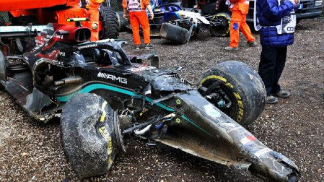 Image des deux voitures apr&egrave;s le crash - Source : Capture d'&eacute;cran