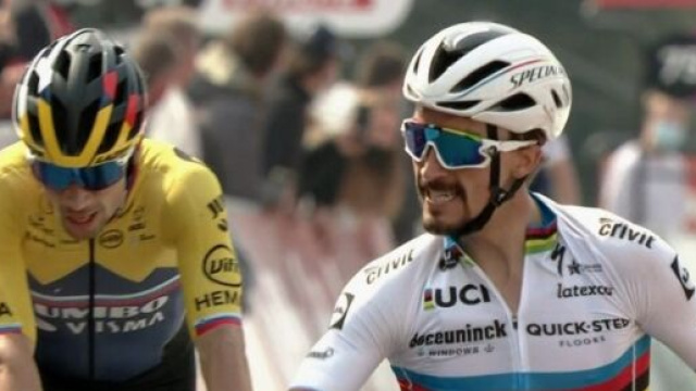 La vittoria di Julian Alaphilippe alla Freccia Vallone.