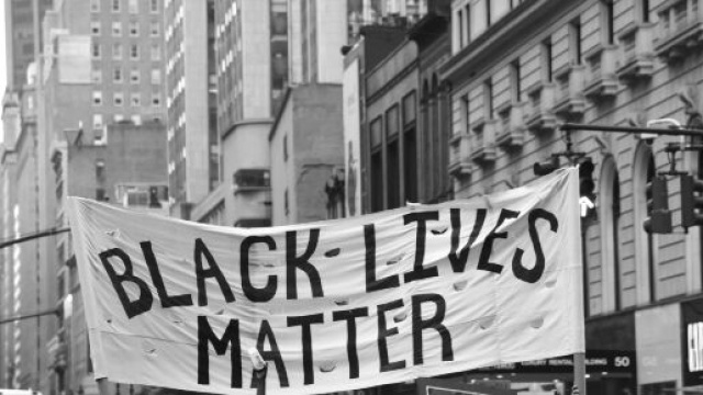 Ohio, ragazza afroamericana di 16 anni uccisa dalla polizia.