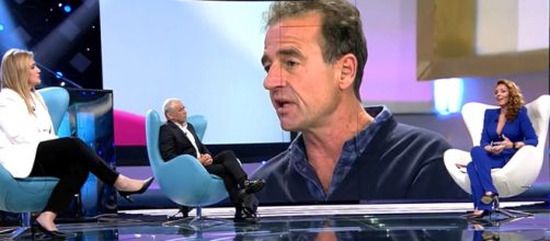 Roc&iacute;o Carrasco en el plat&oacute; de 'S&aacute;lvame' responde a Alessandro Lequio. (Captura Telecinco)