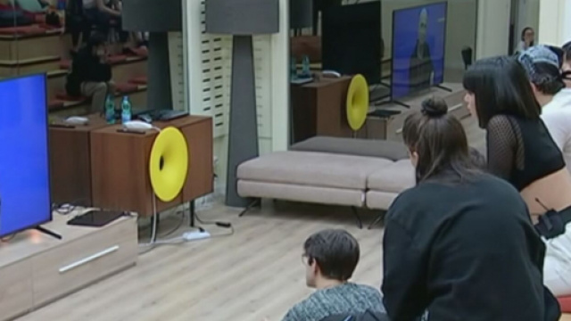 Amici 20: i ragazzi in casetta.