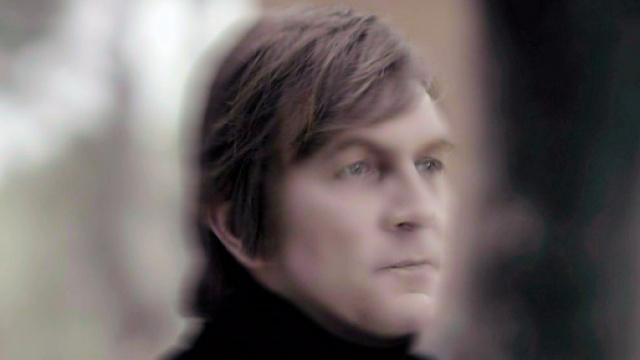 Un posto al sole, Roberto Ferri (Riccardo Polizzy Carbonelli) ringiovanito.