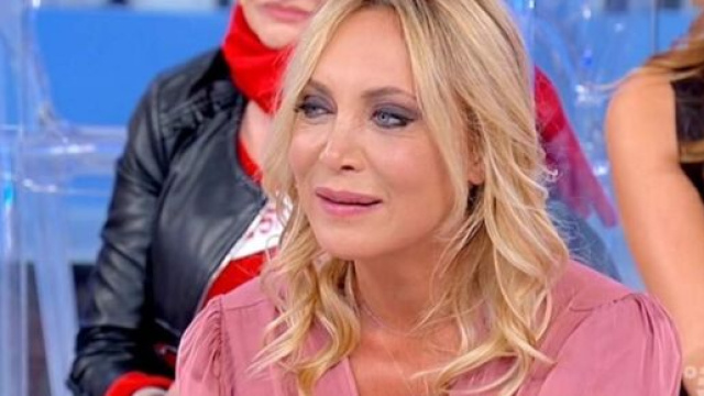 Uomini e Donne, Maria Tona a un bivio: 'Stare zitti o andare contro il sistema?'.