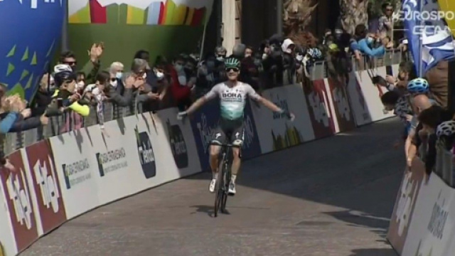 Felix Gro&szlig;schartner vittorioso nella tappa di Riva del Garda.