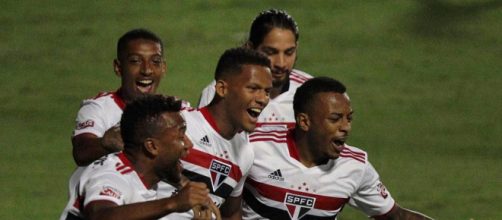 Comemora&ccedil;&atilde;o do gol de Rodrigo Freitas, batendo p&ecirc;nalti (Rubens Chiri/saopaulofc.net)