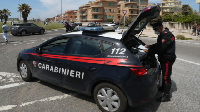 Calabria: poliziotti multati dai carabinieri per assembramento in un bar.