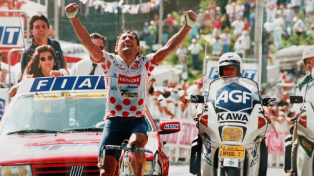 Claudio Chiappucci in una delle sue pi&ugrave; celebri vittorie al Tour de France.