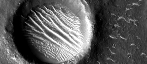 China releases high-resolution images of Mars captured by Tianwen-1 (Image source: CCTV Video News Agency/YouTube)