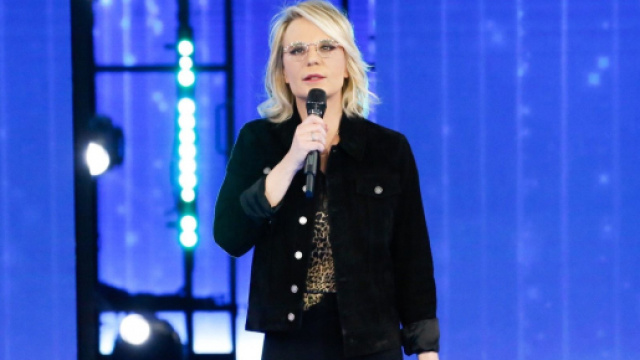 Amici, De Filippi sgrida Giulia, Alessandro e Serena: &lsquo;Dovete imparare ad avere rispetto&rsquo;.