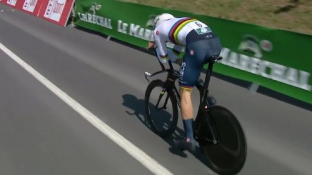 Filippo Ganna impegnato nel prologo del Giro di Romandia