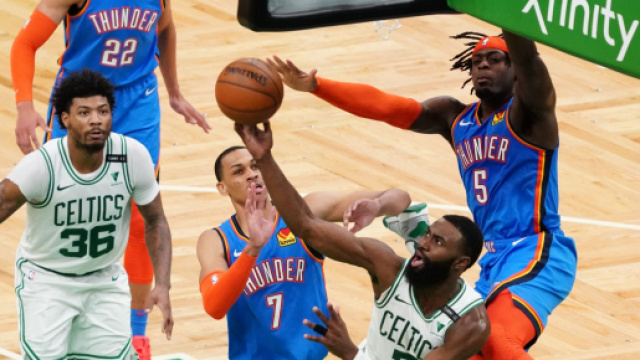 Jaylen Brown a canestro, Boston Celtics.