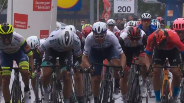 La volata tra Peter Sagan e Sonny Colbrelli al Giro di Romandia