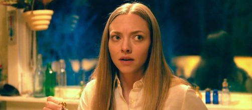 Amanda Seyfried em cena de 'Vozes e Vultos' da Netflix. (Arquivo Blasting News)