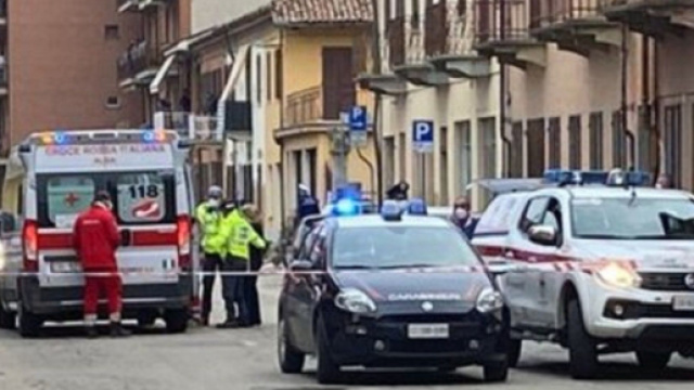 Finisce nel sangue una rapina in una gioielleria in provincia di Cuneo.