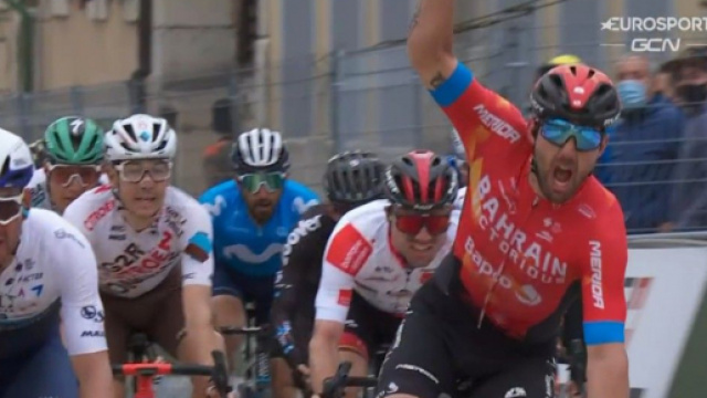 Sonny Colbrelli vince la seconda tappa del Giro di Romandia.