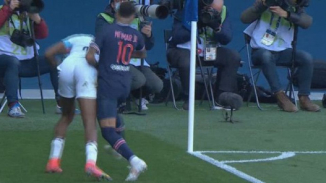 Le carton rouge de Neymar - Photo capture d'&eacute;cran vid&eacute;o Canal