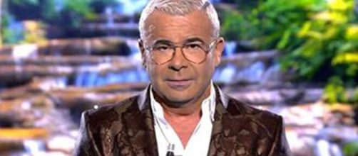 Jorge Javier V&aacute;zquez acepta el desaf&iacute;o de Lara &Aacute;lvarez. (Telecinco)