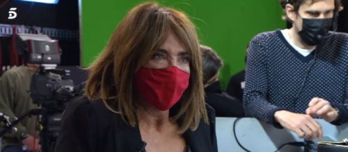 La periodista se encontraba muy afectada al darse cuenta que las acusaciones eran reales. (Fuente: captura de pantalla de Telecinco)