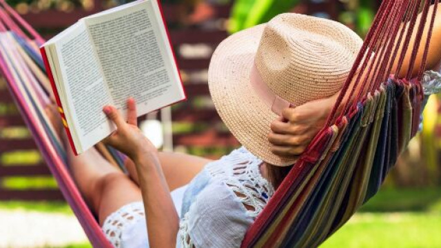 Oroscopo e classifica weekend 1 e 2 maggio: impegno per Capricorno, pausa per l'Acquario.