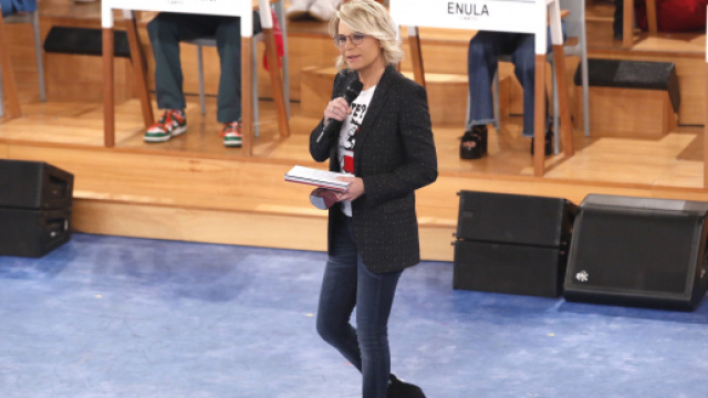 Serale Amici, Maria De Filippi a Tommaso: 'Complimenti per la tua educazione e lealt&agrave;'.