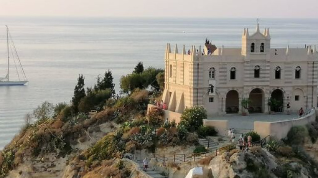 Alcune curiosit&agrave; su Tropea, la cittadina marinara calabrese.