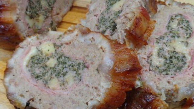 Galantina di pollo, un secondo gustoso e delicato.