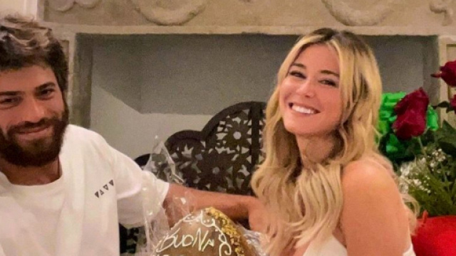 Can Yaman e Diletta insieme a Pasqua: su Instagram lo scatto con l'uovo personalizzato.