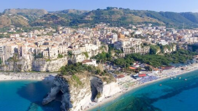 Tropea vince l'ottava edizione del "Borgo dei Borghi" 2021