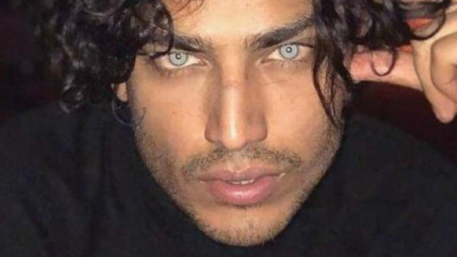 Akash Kumar, modello e concorrente de L'Isola dei famosi 2021.