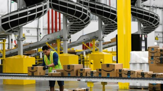 Assunzioni Amazon: cercasi magazzinieri senza esperienza.