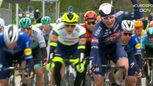 La vittoria di Jasper Philipsen alla Scheldeprijs Vlaanderen.