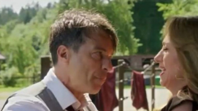 Tempesta d'amore, trame tedesche: Robert, dopo l'infarto di Werner, aggredisce Ariane.