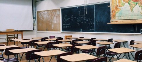 Polémique : une nouvelle loi supprimera les allocations familiales en cas d'absentéisme scolaire